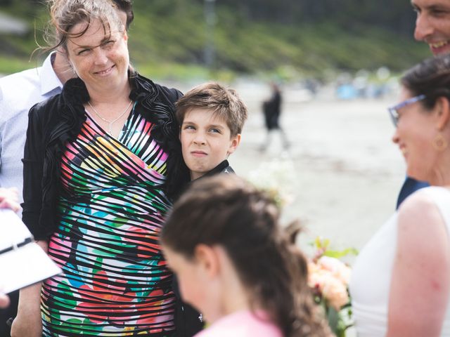 Jessica and Jean-Pierre&apos;s wedding in Tofino, British Columbia 26