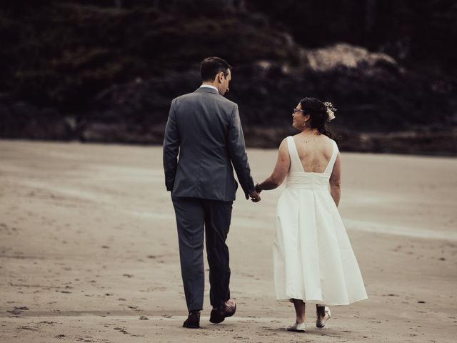 Jessica and Jean-Pierre&apos;s wedding in Tofino, British Columbia 46