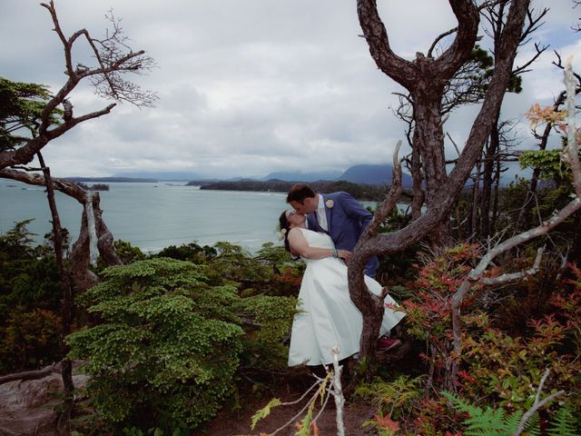 Jessica and Jean-Pierre&apos;s wedding in Tofino, British Columbia 64