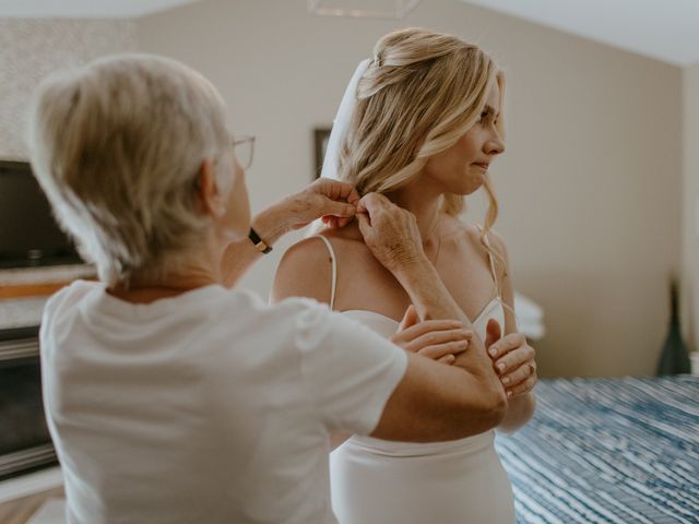 Anthony and Hannah's wedding in Halfmoon Bay, British Columbia 8