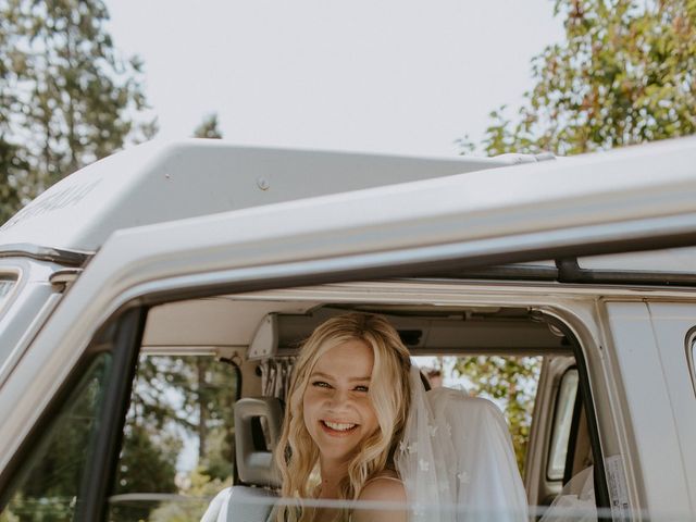 Anthony and Hannah's wedding in Halfmoon Bay, British Columbia 11