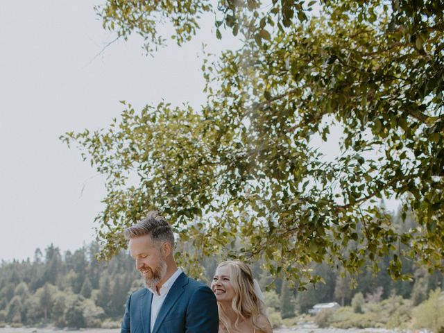 Anthony and Hannah's wedding in Halfmoon Bay, British Columbia 15