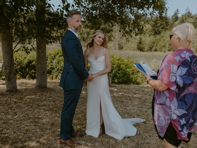 Anthony and Hannah's wedding in Halfmoon Bay, British Columbia 19