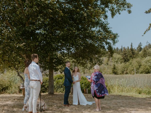Anthony and Hannah's wedding in Halfmoon Bay, British Columbia 20