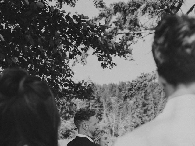 Anthony and Hannah's wedding in Halfmoon Bay, British Columbia 21
