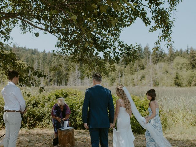 Anthony and Hannah's wedding in Halfmoon Bay, British Columbia 24