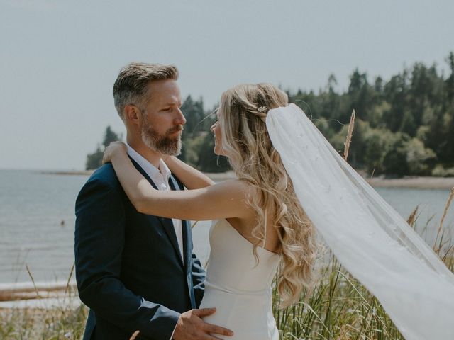 Anthony and Hannah's wedding in Halfmoon Bay, British Columbia 30