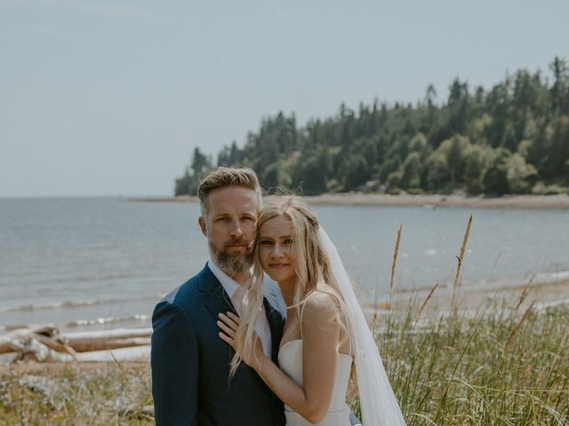 Anthony and Hannah's wedding in Halfmoon Bay, British Columbia 1