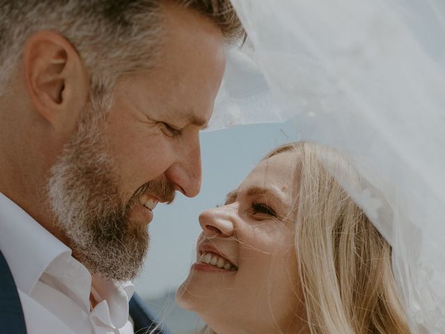 Anthony and Hannah's wedding in Halfmoon Bay, British Columbia 32