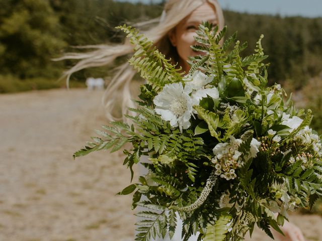 Anthony and Hannah's wedding in Halfmoon Bay, British Columbia 35