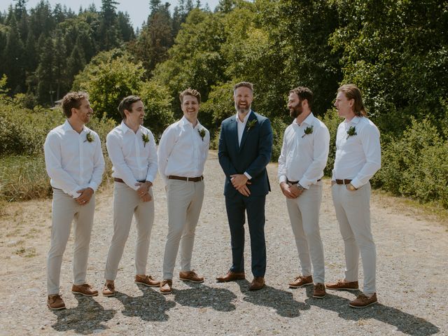 Anthony and Hannah's wedding in Halfmoon Bay, British Columbia 36