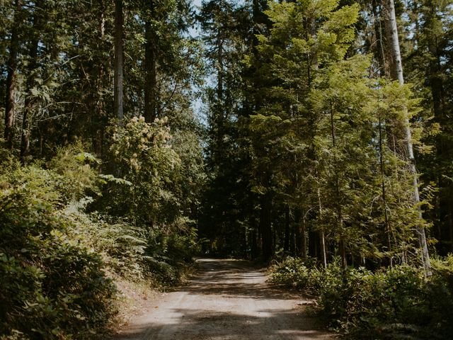 Anthony and Hannah's wedding in Halfmoon Bay, British Columbia 41
