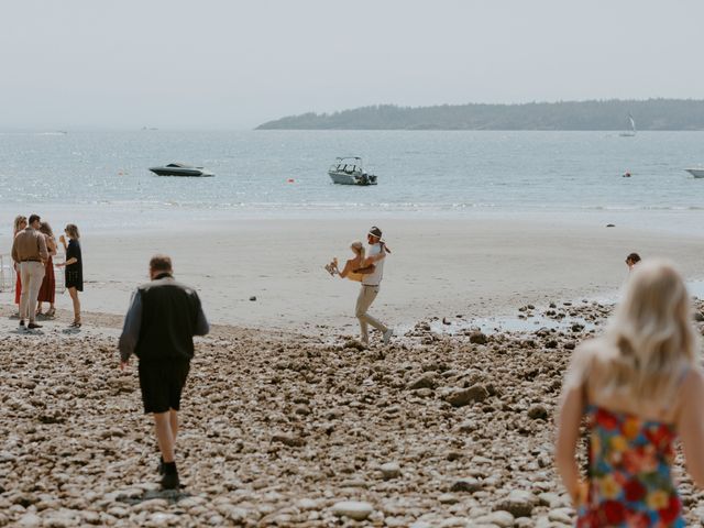 Anthony and Hannah's wedding in Halfmoon Bay, British Columbia 43
