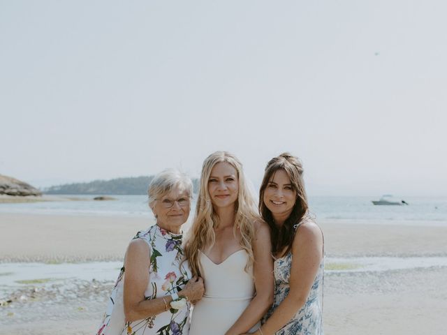 Anthony and Hannah's wedding in Halfmoon Bay, British Columbia 67