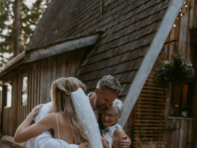 Anthony and Hannah's wedding in Halfmoon Bay, British Columbia 101