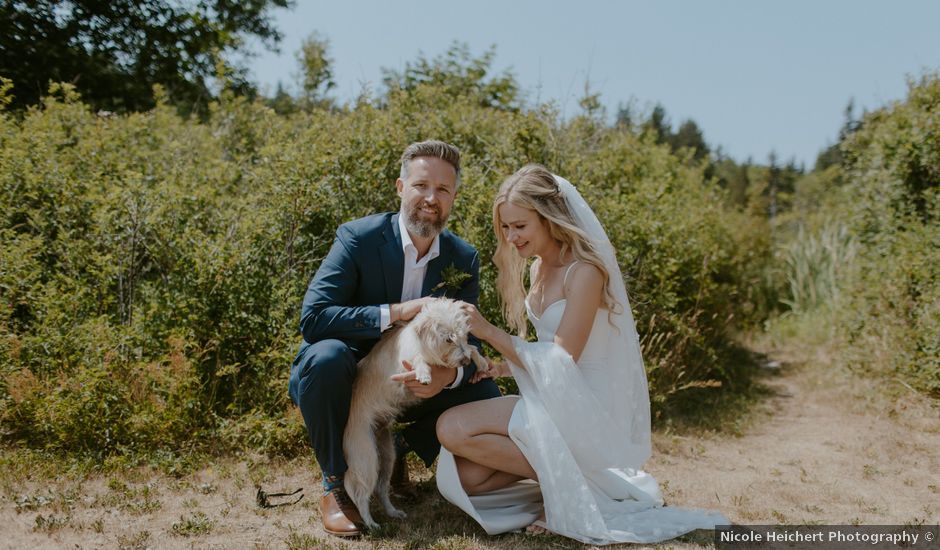 Anthony and Hannah's wedding in Halfmoon Bay, British Columbia
