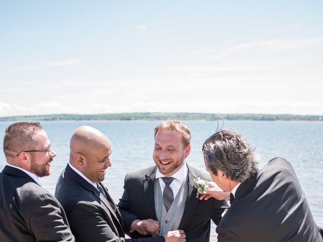 Sébastien and Vanessa&apos;s wedding in Charlottetown, Prince Edward Island 16