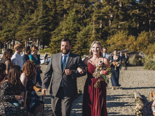 Ceileigh and Cole&apos;s wedding in Tofino, British Columbia 14