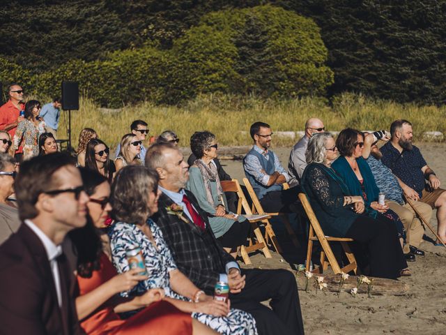 Ceileigh and Cole&apos;s wedding in Tofino, British Columbia 15