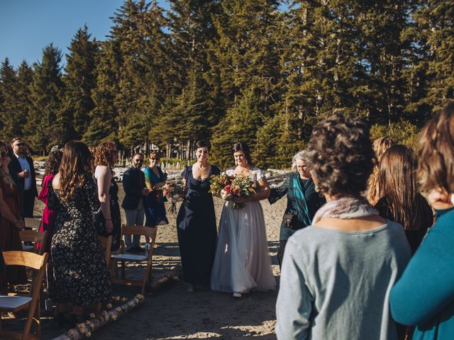 Ceileigh and Cole&apos;s wedding in Tofino, British Columbia 16
