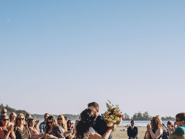Ceileigh and Cole&apos;s wedding in Tofino, British Columbia 18