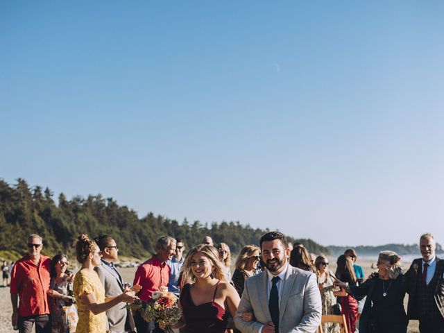 Ceileigh and Cole&apos;s wedding in Tofino, British Columbia 19