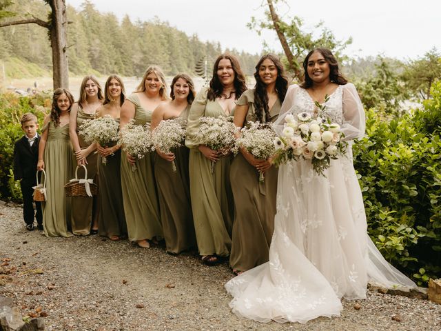 Jordan and Alma&apos;s wedding in Tofino, British Columbia 25