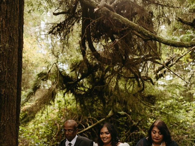 Jordan and Alma&apos;s wedding in Tofino, British Columbia 29