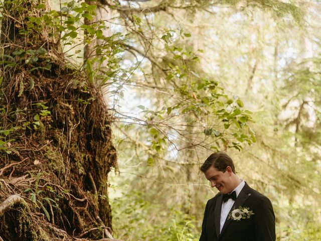 Jordan and Alma&apos;s wedding in Tofino, British Columbia 55