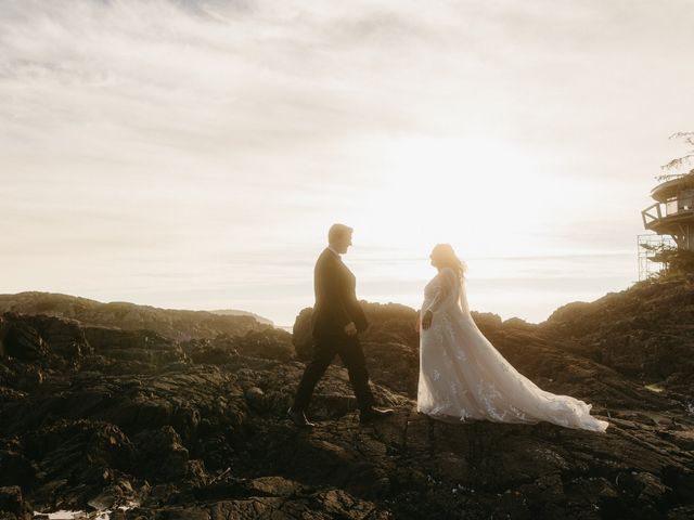 Jordan and Alma&apos;s wedding in Tofino, British Columbia 65