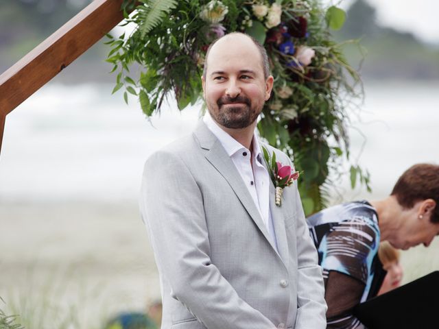 Daniel and Lisa&apos;s wedding in Tofino, British Columbia 17