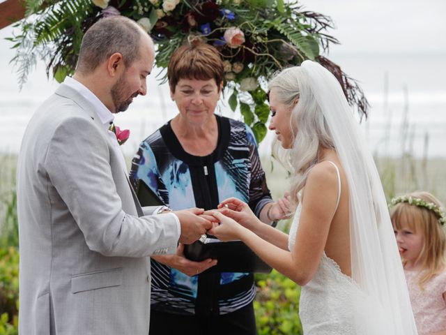 Daniel and Lisa&apos;s wedding in Tofino, British Columbia 24