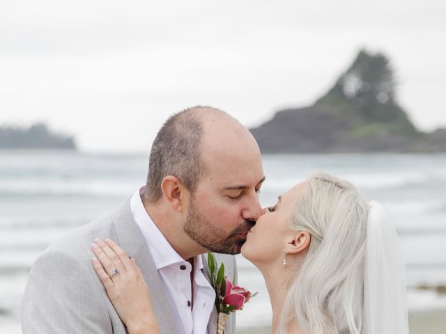 Daniel and Lisa&apos;s wedding in Tofino, British Columbia 37