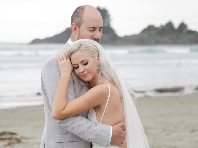 Daniel and Lisa&apos;s wedding in Tofino, British Columbia 38