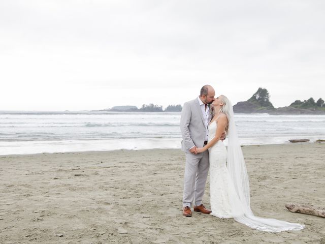 Daniel and Lisa&apos;s wedding in Tofino, British Columbia 34