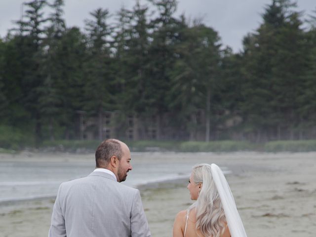 Daniel and Lisa&apos;s wedding in Tofino, British Columbia 40