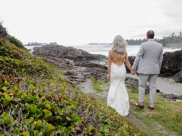 Daniel and Lisa&apos;s wedding in Tofino, British Columbia 45