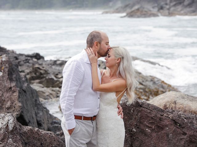 Daniel and Lisa&apos;s wedding in Tofino, British Columbia 2