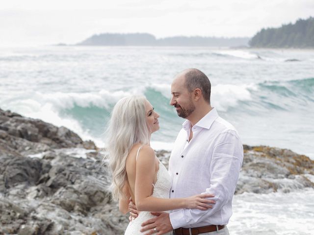 Daniel and Lisa&apos;s wedding in Tofino, British Columbia 53