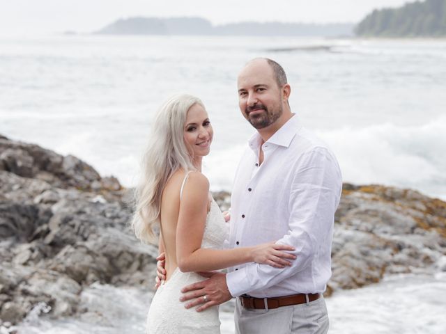 Daniel and Lisa&apos;s wedding in Tofino, British Columbia 54