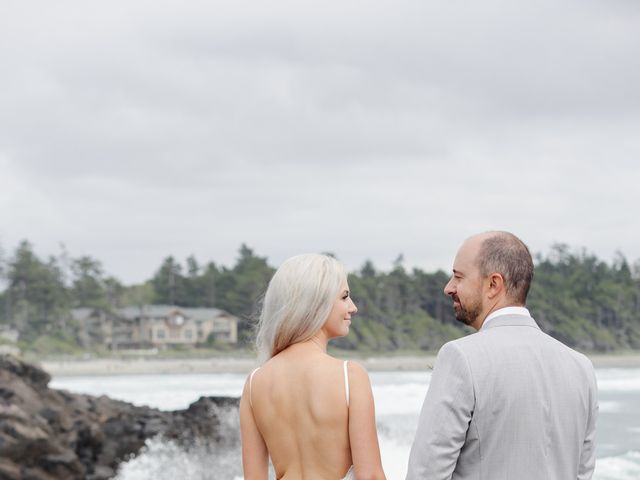 Daniel and Lisa&apos;s wedding in Tofino, British Columbia 52