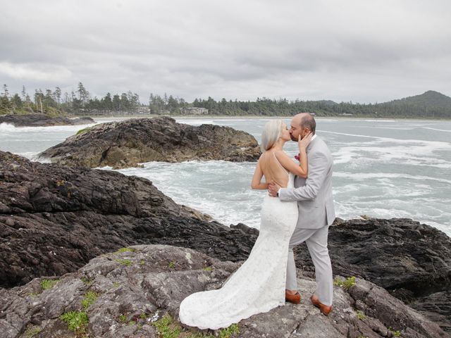 Daniel and Lisa&apos;s wedding in Tofino, British Columbia 53