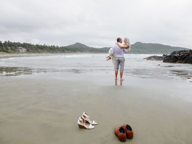 Daniel and Lisa&apos;s wedding in Tofino, British Columbia 55