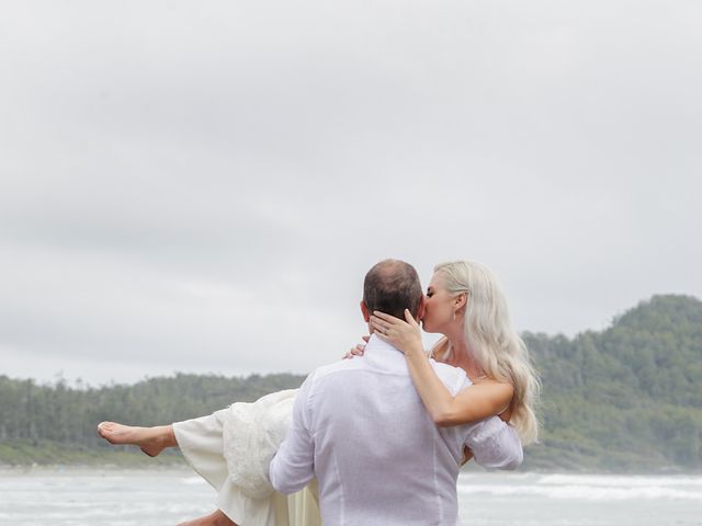 Daniel and Lisa&apos;s wedding in Tofino, British Columbia 56