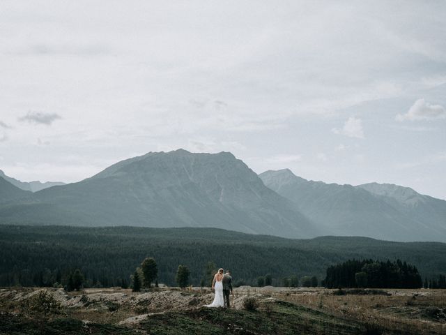 Derrick and Chelsea's wedding in Golden, British Columbia 24