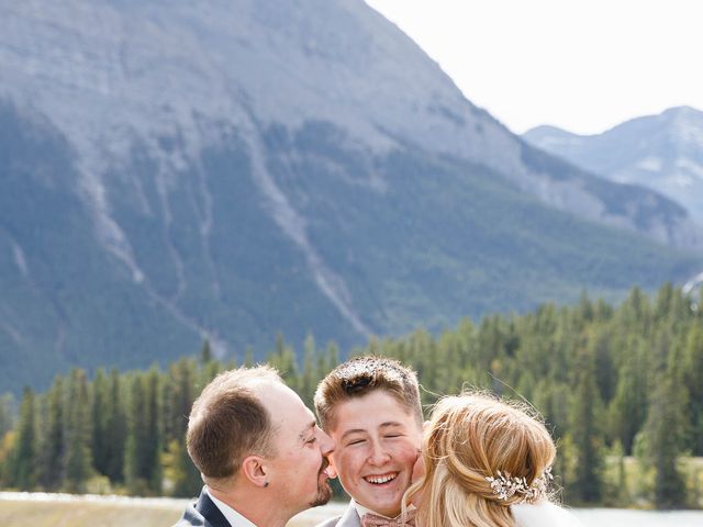 Kyle and Chelsea&apos;s wedding in Canmore, Alberta 44