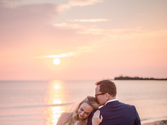 Simon and Deb&apos;s wedding in Sauble Beach, Ontario 20