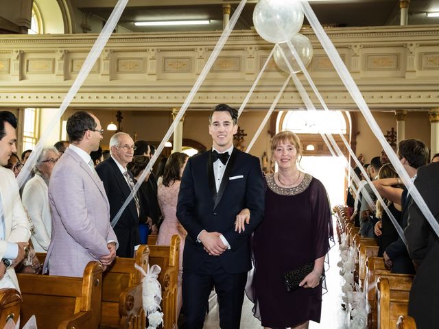 Philippe and Karine&apos;s wedding in Saint-Antoine-sur-Richelieu, Quebec 28