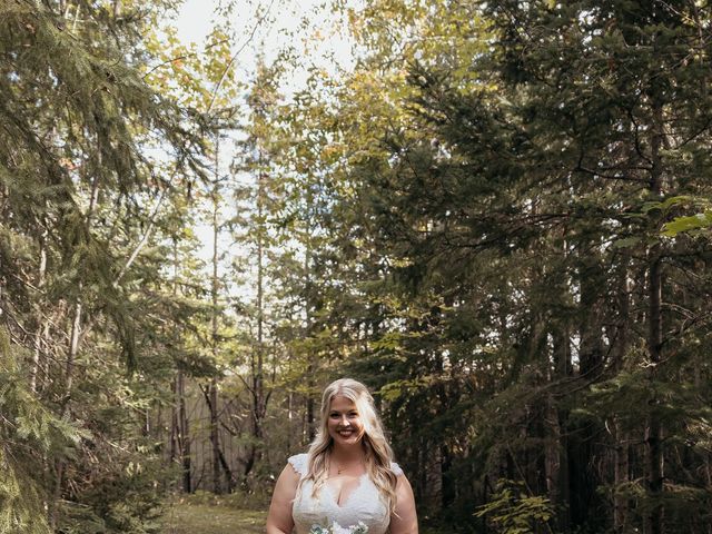 Lincoln and Martha&apos;s wedding in Kawartha Lakes, Ontario 5