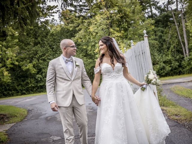 Anthony and Emilie's wedding in Terrebonne, Quebec 34